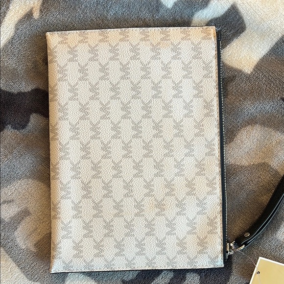 Michael Kors White Wristlet - Picture 5 of 5